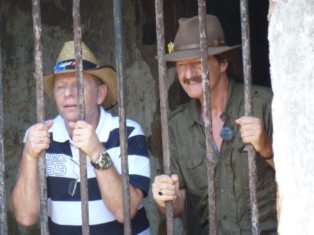Rainer Schindler und Morton Hansen hinter Gittern - 
Verrückt nach Meer Französisch Guayana